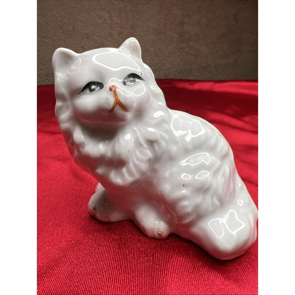 Vintage Small White Persian Cat Figurine Signed GOT 2.5 In X 3 In